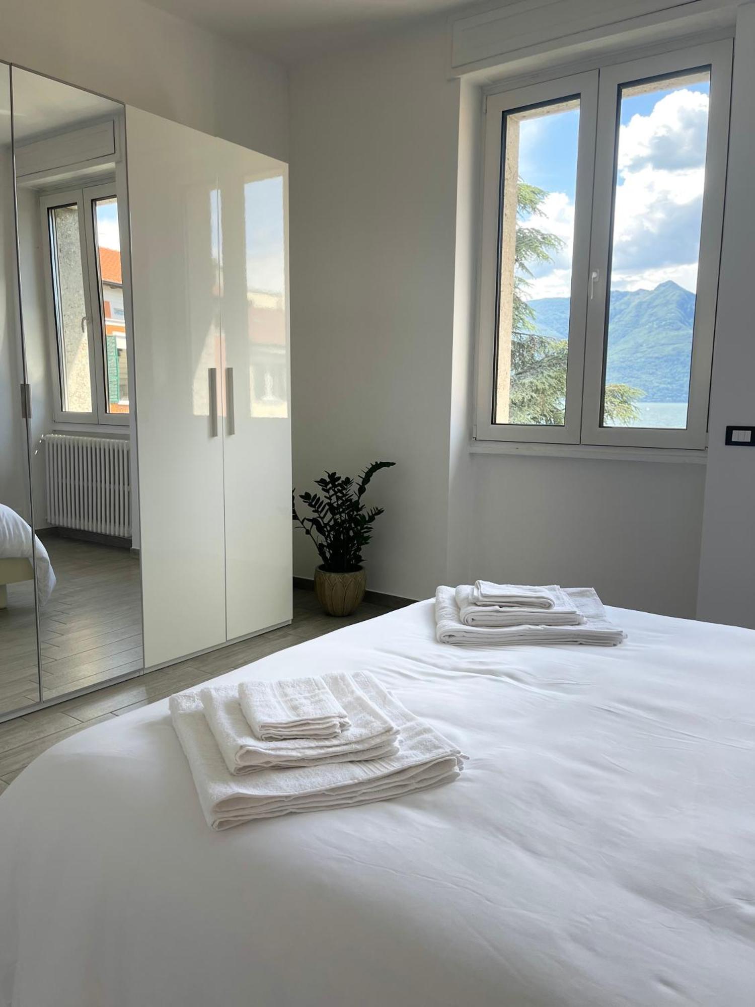 Honey House - Vista Lago E Montagne Luino Exterior foto